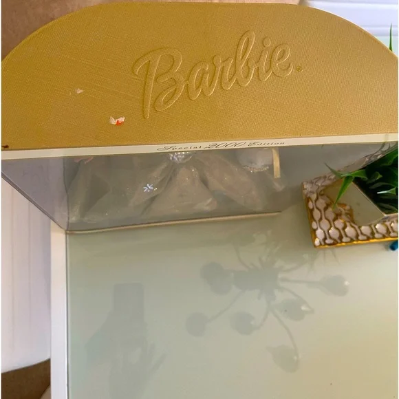 Special 2000 Edition Celebration Barbie - Picture 5 of 8